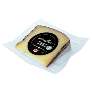 Γραβιέρα παλαιωμένη σε σπηλιά της Κρήτης. Cave aged graviera