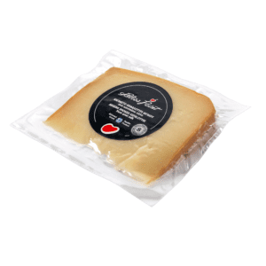 Καπνιστό κεφαλοτύρι αιγαίου από κατσικίσιο γάλα απο την bliss point . Aegean smoked kefalotyri from goat milk